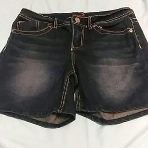 Seven7  sz 6 dark jean shorts NWOT